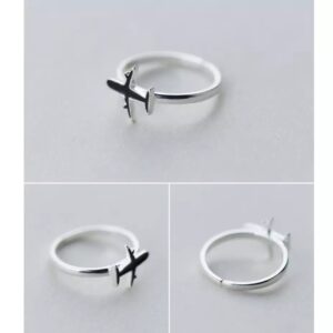 ¡Uy! Anillo Wanderlust Avión Negro en Plata