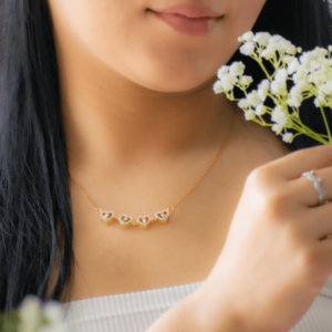 ¡Uy! Collar trebol corazones