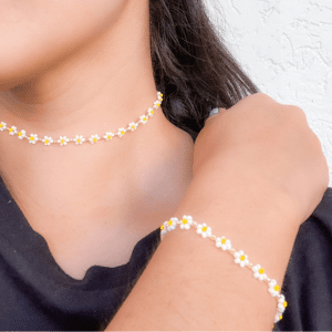 ¡Uy! Pulsera y collar margarita