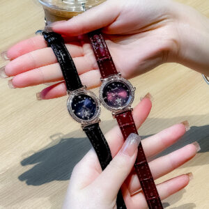 ¡Uy! Reloj Brillo Cuero